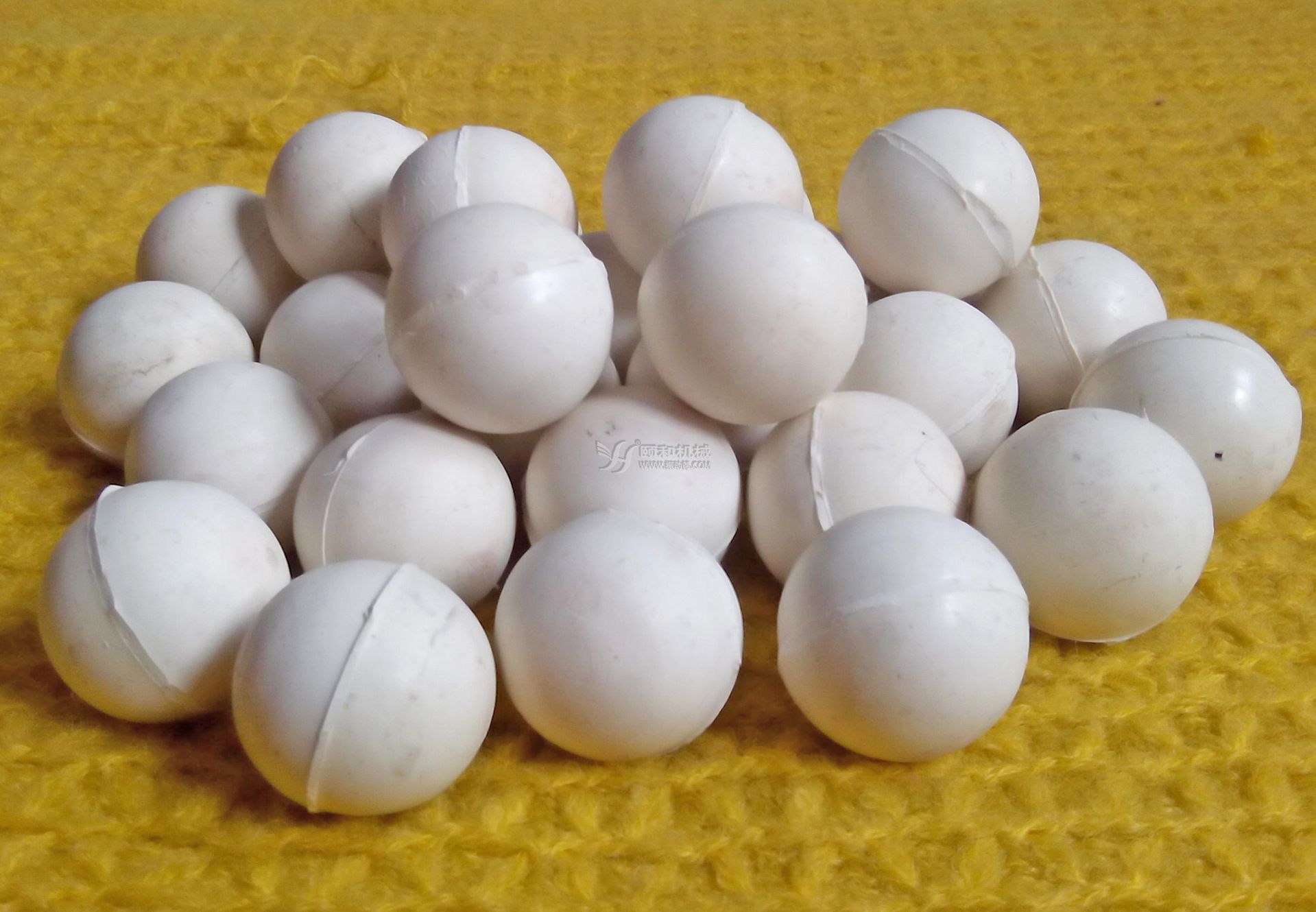 彈跳球振動(dòng)篩彈球硅膠橡膠球(圖8) 彈跳球振動(dòng)篩彈球硅膠橡膠球(圖8)